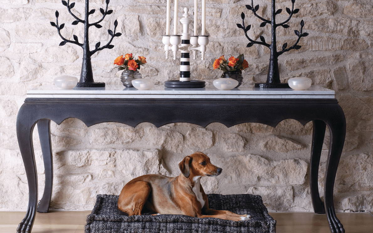 Traditional Entryway Console Table with two Milla Bronze Table Lamps by William Yeoward