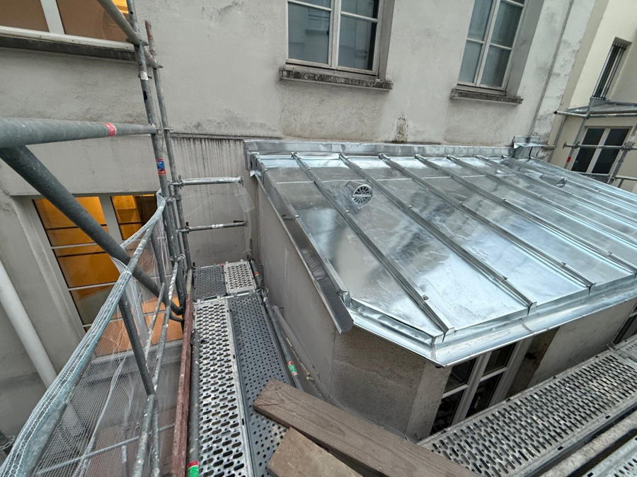 Fin de chantier : ici, le zinc se joue dans les détails. — photo 2