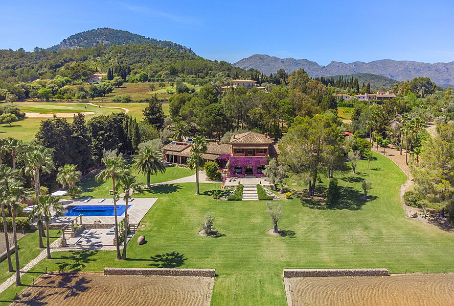  Pollensa
- Buy a country house in Pollensa with real estate agent Engel & Völkers and enjoy playing golf