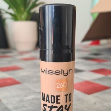 Misslyn Made To Stay Water-Resistant Foundation