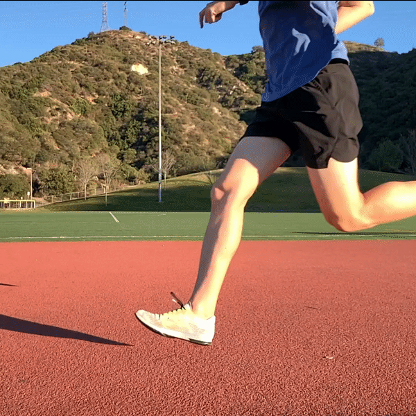runner midfoot strike in slow motion running mechanics