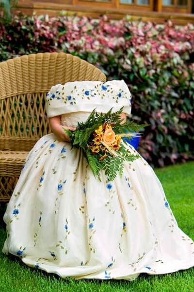 PSD исходник для монтажа в Фотошоп - девочка с цветами