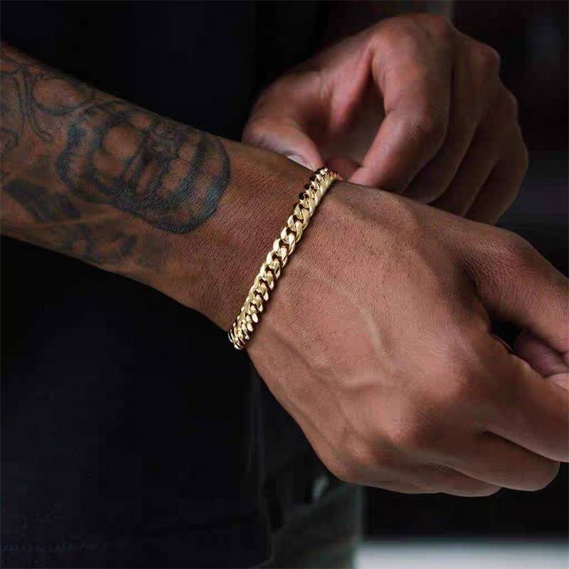 Beautiful gold cuban chain bracelet on a man's wrist