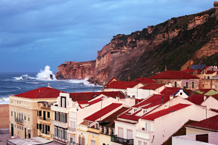 Nazare big waves PickYourDay.jpg