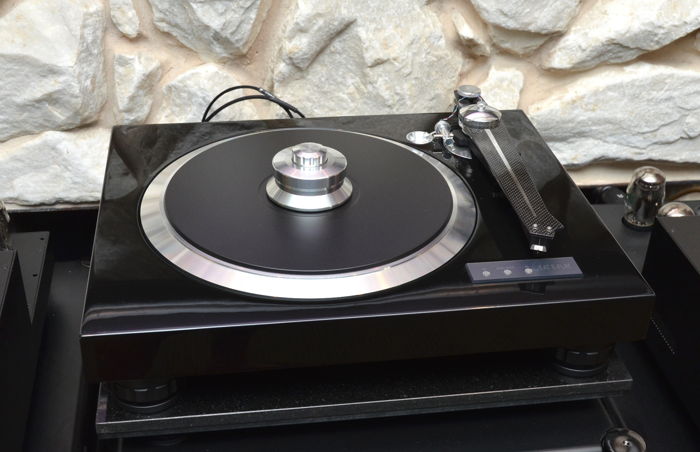 EAT E-FLAT Reference Turntable