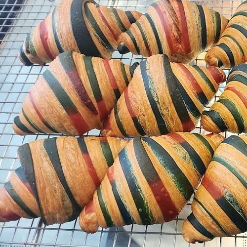Plain Croissants Bi Colour (12 pcs)