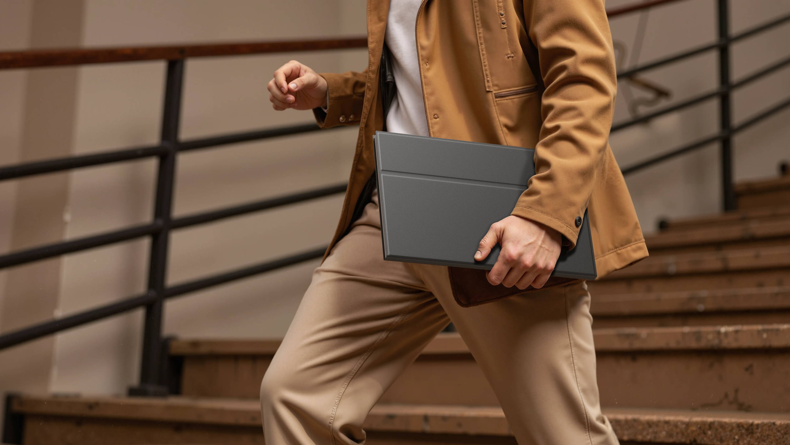 UColor O Lite - 13,3 Zoll MacBook Mini Monitor mit 4K OLED-Display