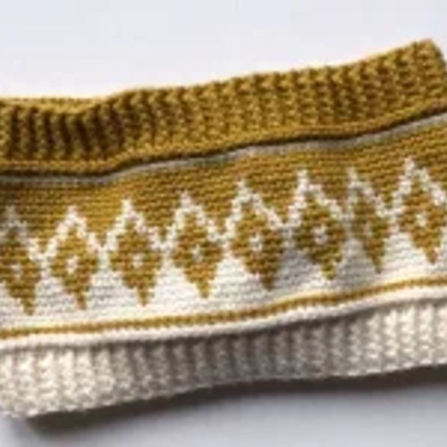 Crochet pattern for a crocheted cowl