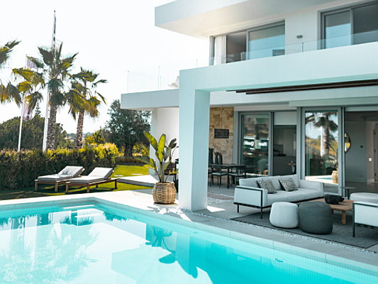  Santiago
- Muchas personas sueñan con una casa con piscina propia. Pero, ¿cuál es la variante de piscina más adecuada?