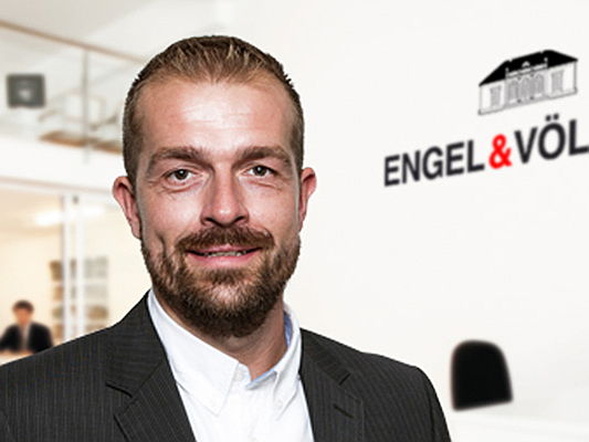  Courmayeur
- Hendrik Liedmeyer decided to change career and join Engel & Völkers as a real estate broker. In an interview, he tells us about his lateral entry to real estate.