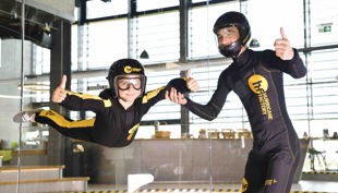 hurricane factory berlin kind beim fliegen