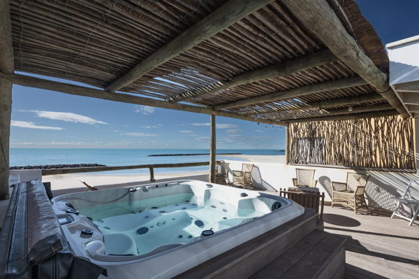 Villa Carnon jacuzzi face mer