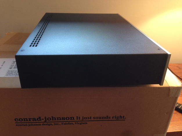 Conrad Johnson ET3 Tube Preamp - only fourty days old!