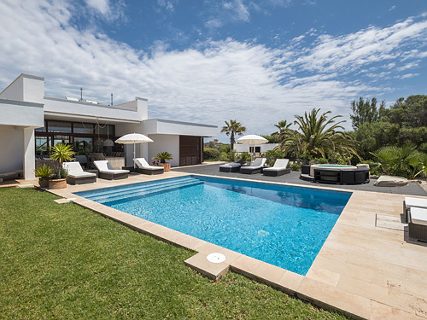  Groß-Gerau
- Engel & Völkers präsentiert die Immobilien-Highlights im Dezember! Dieses Mal widmen wir uns ganz der kleinen Baleareninsel Menorca!