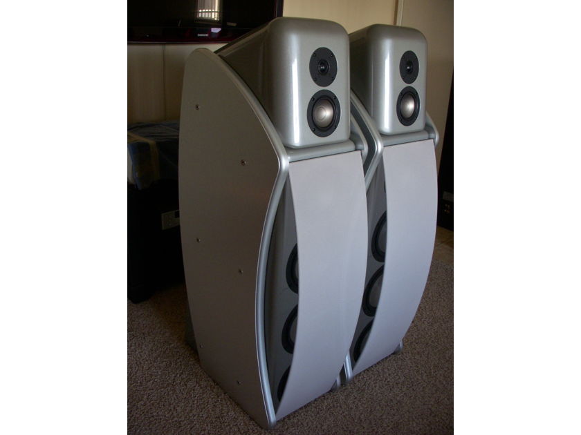 REVEL ULTIMA SALON SPEAKERS COMPLETE SILVER GORGEOUS FINISH EXCELLENT CONDITION WITH MANUALS BETTER THAN B&W 802