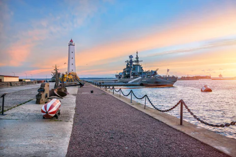 В Кронштадт на метеоре: "Остров фортов" и Морской собор