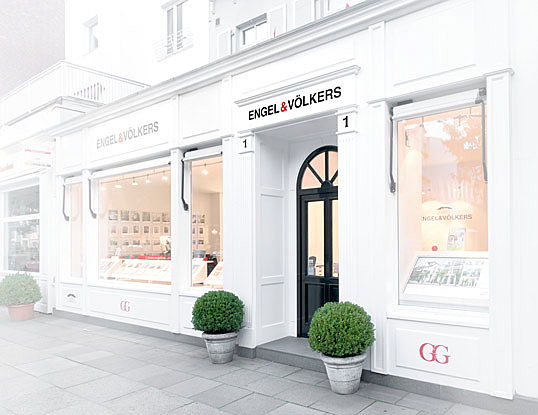  Zug
- Exemplary real estate shop for franchisees within the Engel Voelkers real estate franchise