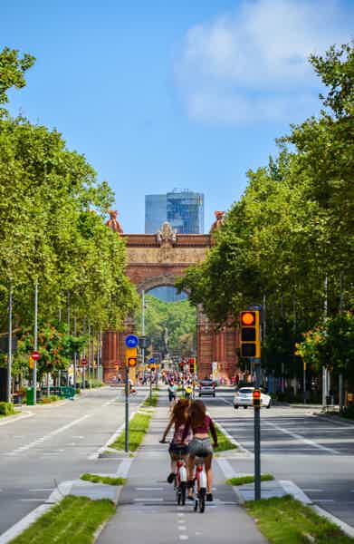 Barcelona: 1.5-Hour Sightseeing Electric Bike Tour - photo 2