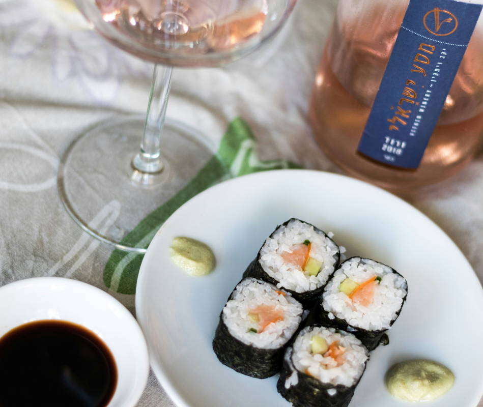Sushis et vin rosé valaisan