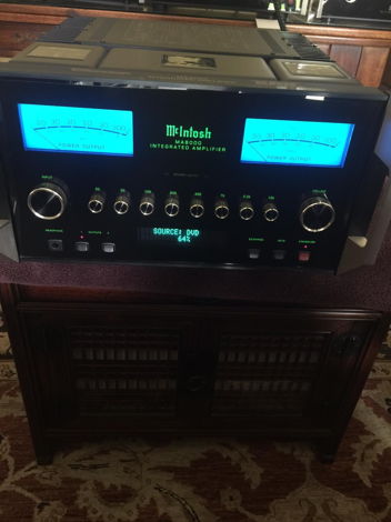 McIntosh MA8000 Integrated Amplifier