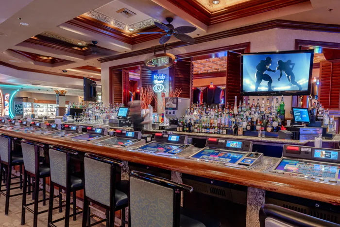 Shutters Bar