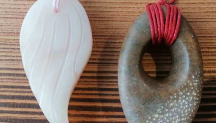 speckstein engelflügel und amulette