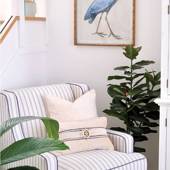 Sailors wheel coastal cushion to compliment your Hamptons interior styling.