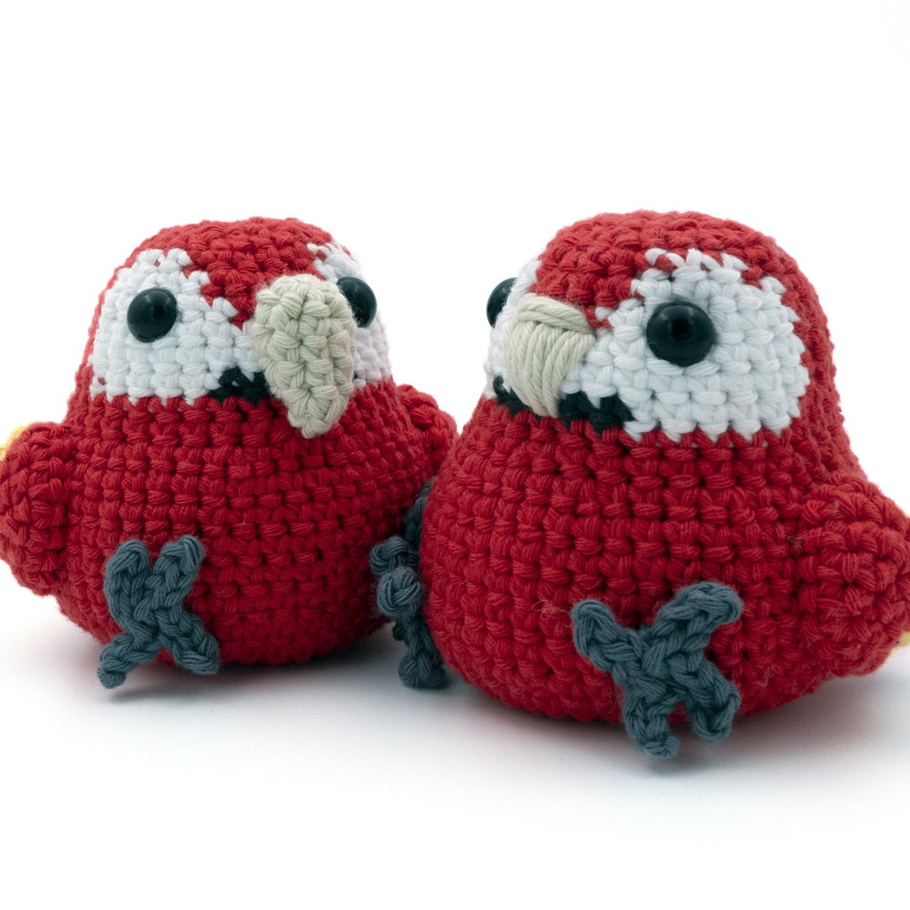 Amigurumi Scarlet Macaw