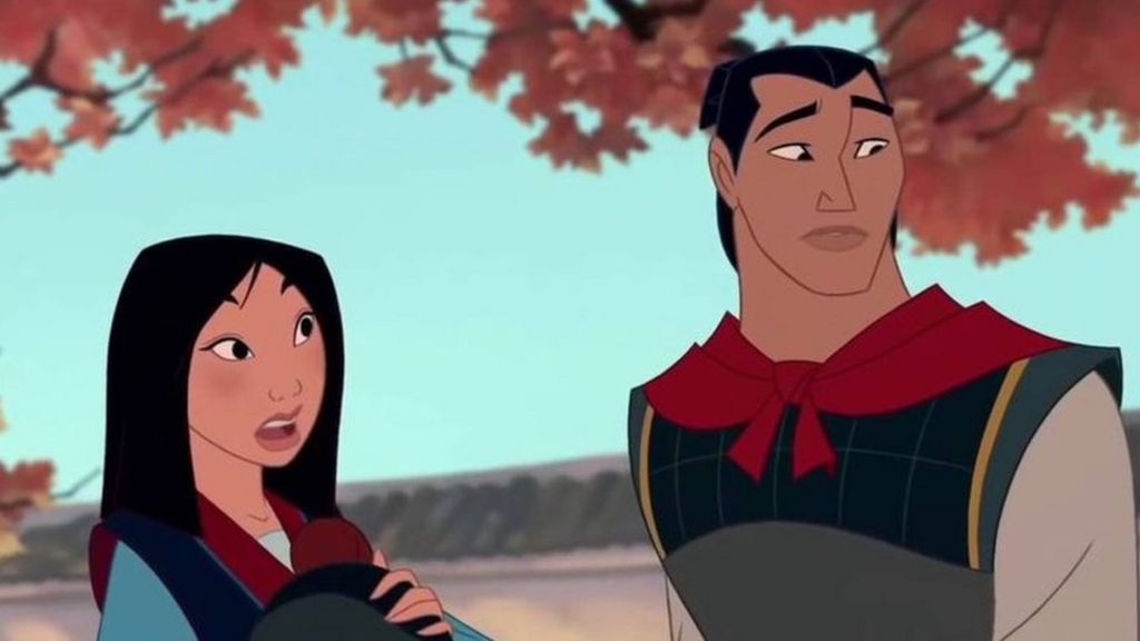 Mulan talking to Shang at her estate holding onto her helmet.
