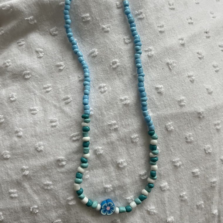 blue flower necklace 