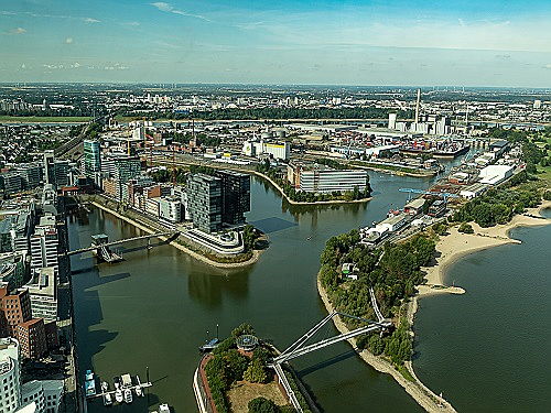  Düsseldorf
- Blick über die Stadt Düsseldorf, den Rhein und Meerbusch