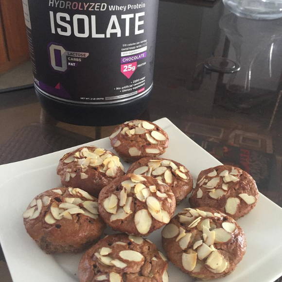 athlete shows his meal and his protein sascha isolate