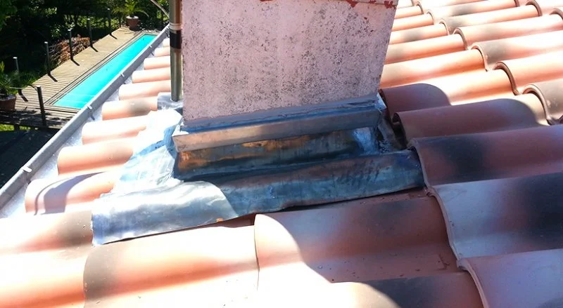 Rénovation de la couverture en tuiles romanes d’une villa à Mougins — photo 14 sur 24 — CEG TOITURE