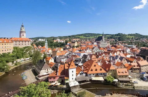 Vienna: Sightseeing Transfer to Prague via Cesky Krumlov