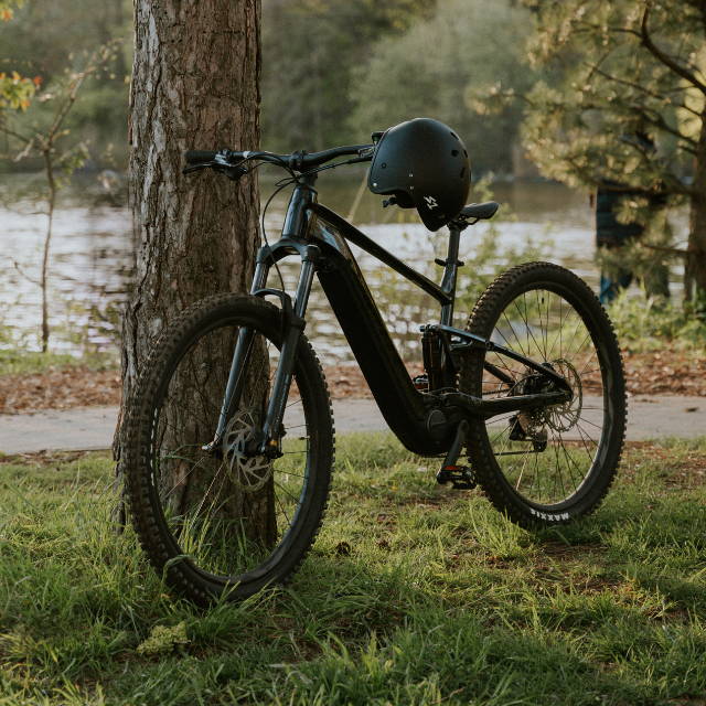 a black Giant Trance xE full suspension electric mountain bike in a park