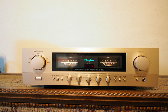 Accuphase E-260 Integrated Amplifier in Excellent Condi...