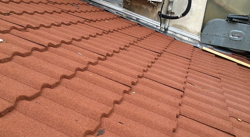 Rénovation d’une toiture en tuiles métalliques à Menton — photo 4 sur 27 — CEG TOITURE