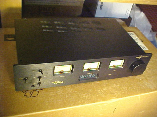Magnum Dynalab MD-90 analog FM tuner