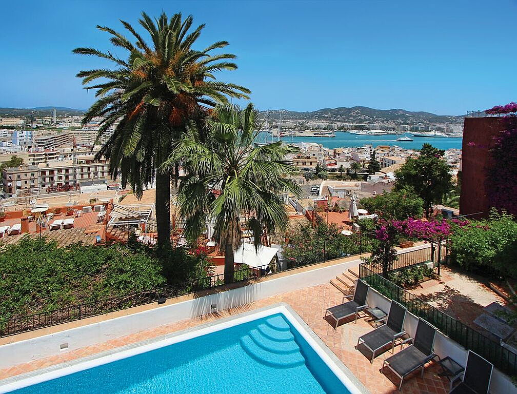  Ibiza
- Terraza de un chalet con vistas al mar (Ibiza)