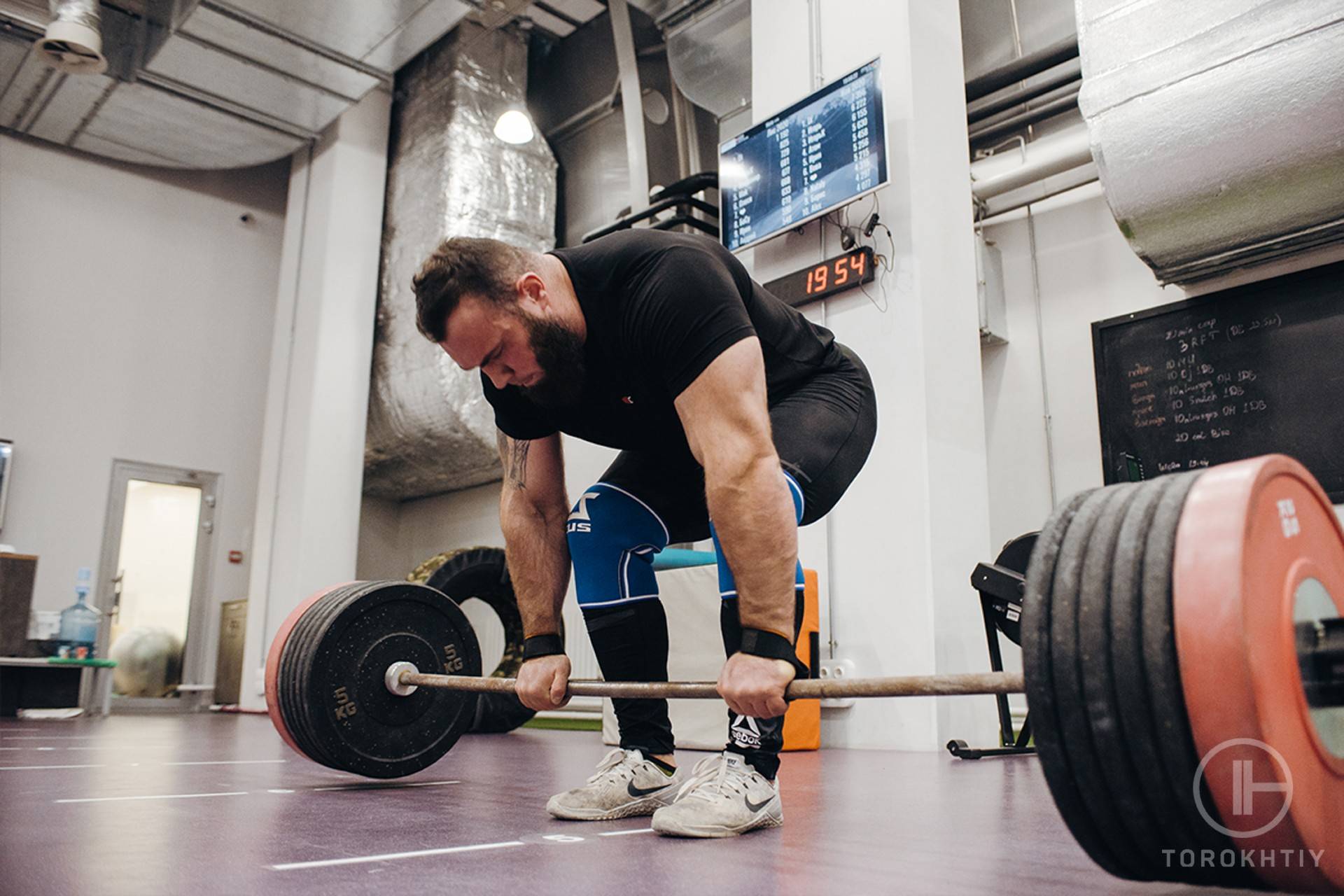 WBCM Heavy Deadlift Right View WBCM Heavy Deadlift Right View