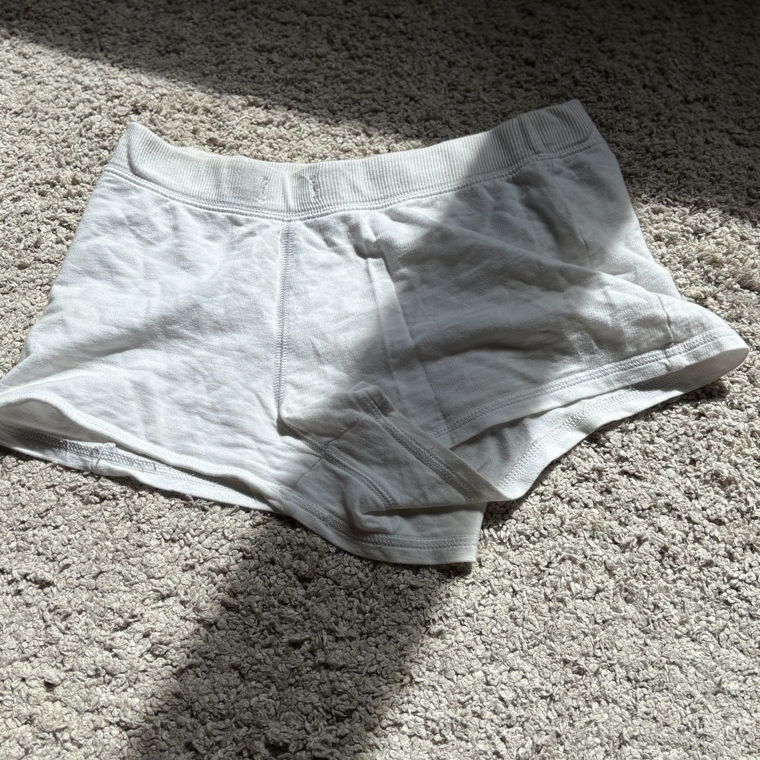 Basic Weisse Shorts