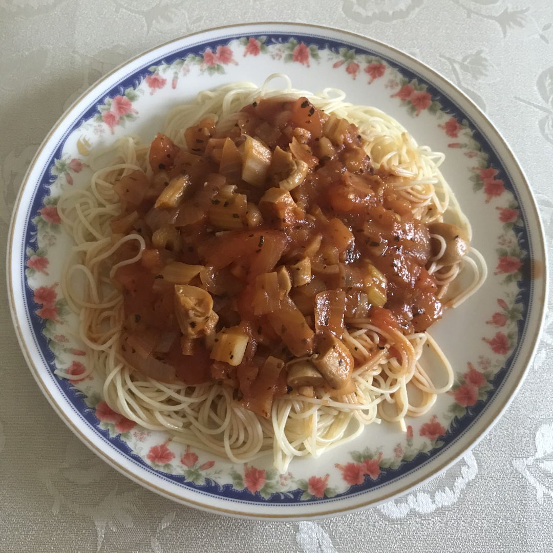 Delicious tomato spaghetti cooked by my dear daughter 🍝❤️👍🏻
