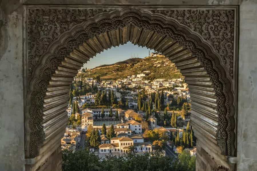 Granada: Alhambra and Nasrid Palaces Guided Tour - photo 3