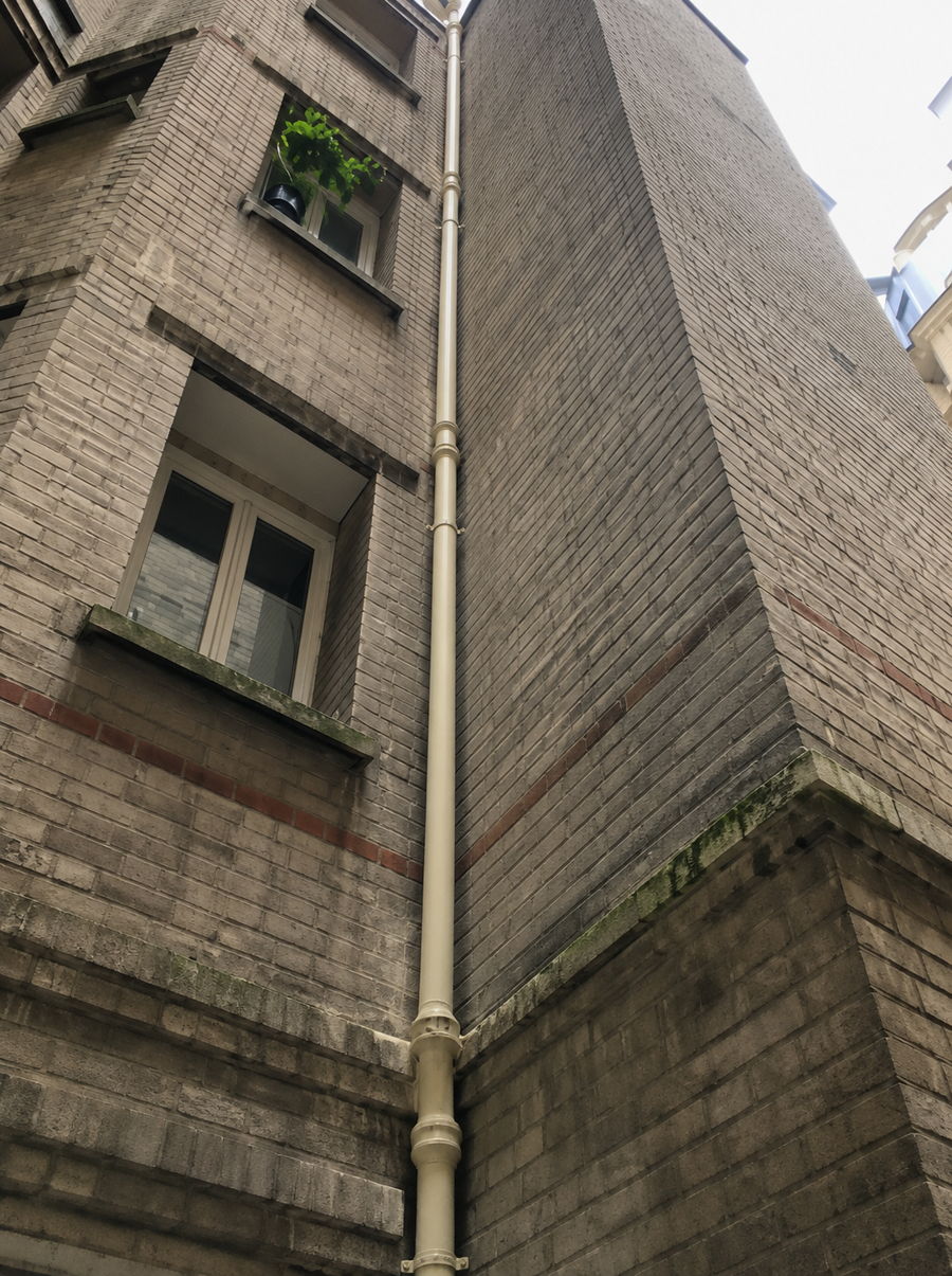 Plomberie extérieure sur cordes par Gratte-Ciel
