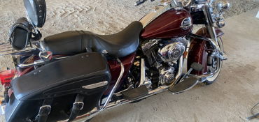 2008 HARLEY-DAVIDSON FLHRC ROAD KING CLASSIC (CSTM PAINT) motorcycle for rent near Bend, OR