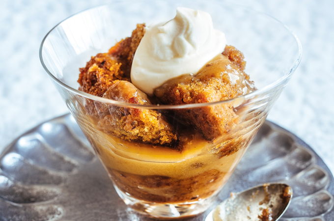 Gâteau pouding au caramel et aux dattes