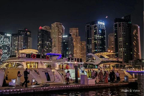 Dubai Marina Yacht Cruise w/ BBQ, Unlimited Drinks & DJ