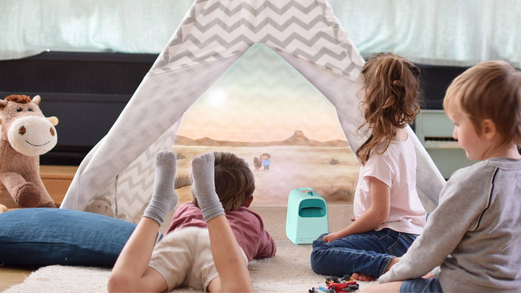 Enfants utilisant Tikino dans le salon