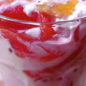 Greek Joghurt beet juice fruits