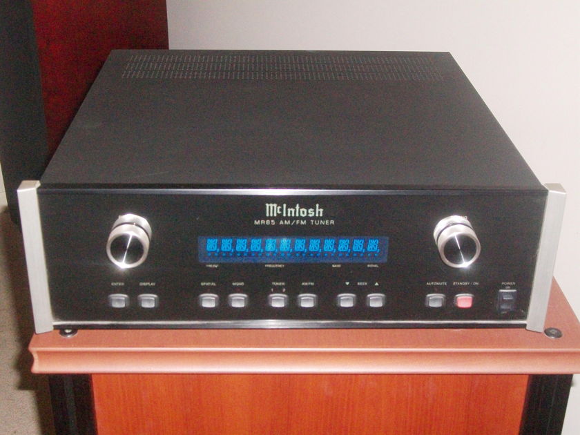 McIntosh  MR 85 Tuner (Close to being New).